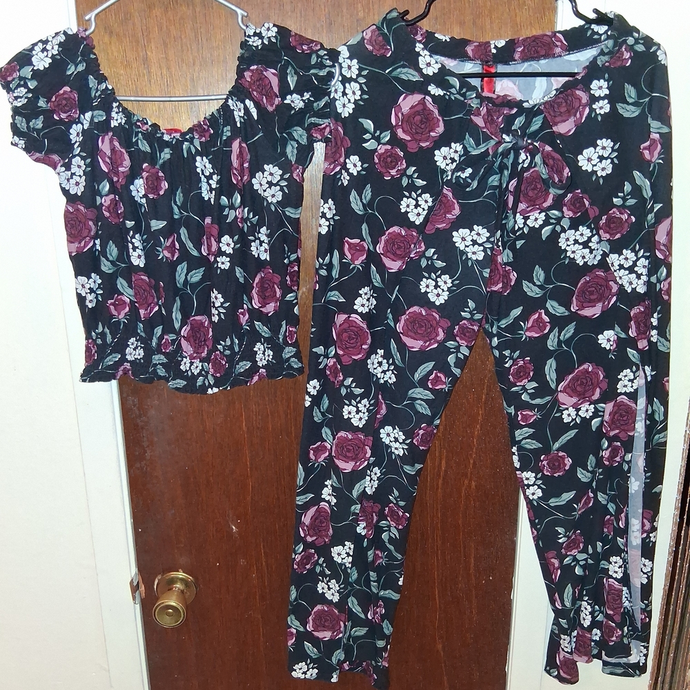 Hot Kiss Black and Burgundy Floral Crop Top 2 Piece Set